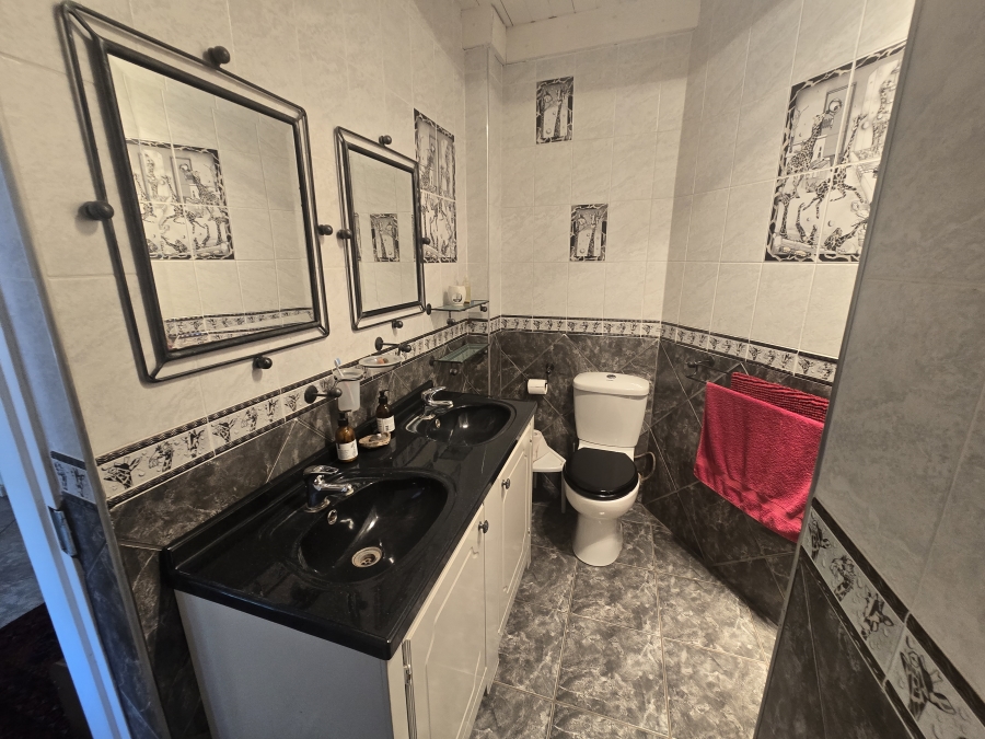 4 Bedroom Property for Sale in Lindequesdrif North West